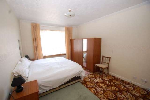  Image of 3 bedroom Flat for sale in Kingsbridge Drive Glasgow G44 at 118 Kingsbridge Drive  Kingspark, G44 4JS