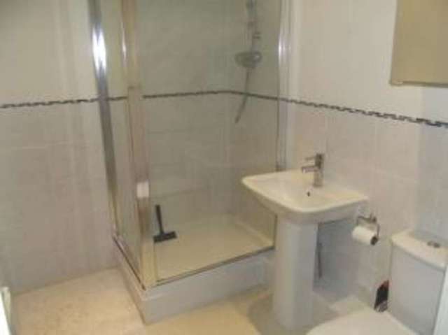  Image of 1 bedroom Flat for sale in Burgess Road Shirley Southampton SO16 at 129 Burgess Road Southampton Lordswood, SO16 7AE