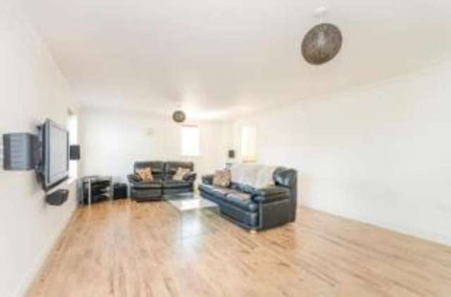  Image of 2 bedroom Flat for sale in Archers Road Shirley Southampton SO15 at 19 Archers Road Southampton Shirley, SO15 2NR