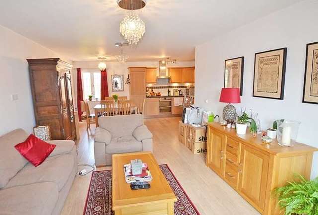  Image of 2 bedroom Flat for sale in Eastcote Place Fernbank Road Ascot SL5 at Fernbank Road  Ascot, SL5 8JD