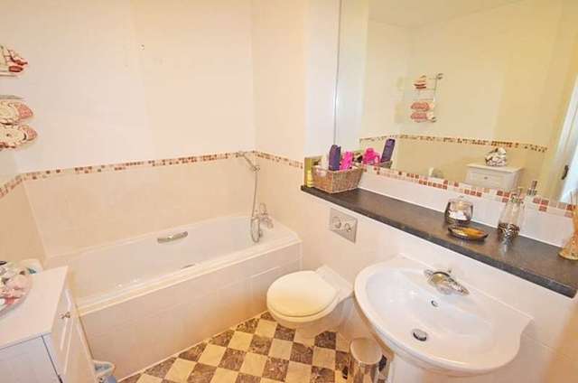  Image of 2 bedroom Flat for sale in Eastcote Place Fernbank Road Ascot SL5 at Fernbank Road  Ascot, SL5 8JD