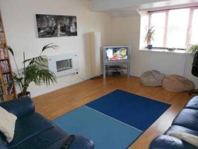  Image of 2 bedroom Flat to rent in Merstone Close Bilston WV14 at Bilston, WV14 0LR