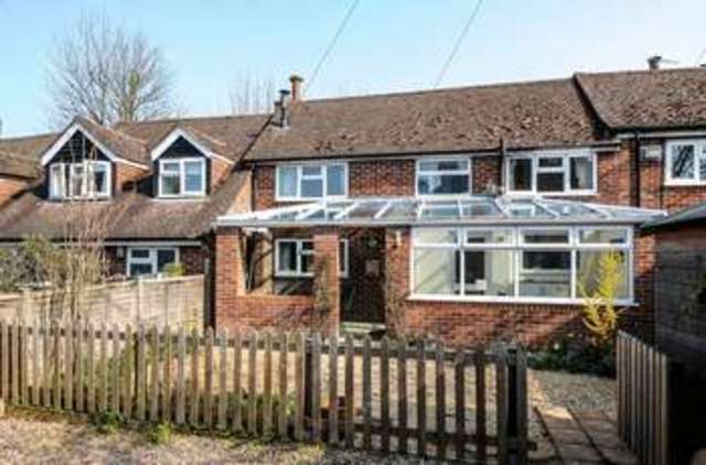  Image of 2 bedroom Mews for sale in Sunnyside Swan Street Kingsclere Newbury RG20 at Swan Street Kingsclere Newbury, RG20 5PW