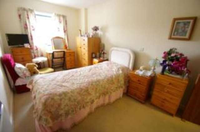  Image of 2 bedroom Flat for sale in Station Road Plympton Plymouth PL7 at 20 Station Road Plymouth Plym Bridge, PL7 2AT