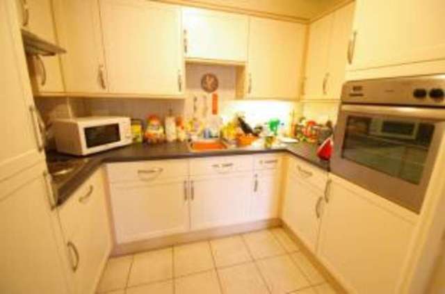  Image of 2 bedroom Flat for sale in Station Road Plympton Plymouth PL7 at 20 Station Road Plymouth Plym Bridge, PL7 2AT