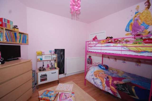  Image of 2 bedroom Flat for sale in Ashdale Drive Glasgow G52 at 234 Ashdale Drive  Glasgow, G52 1PU
