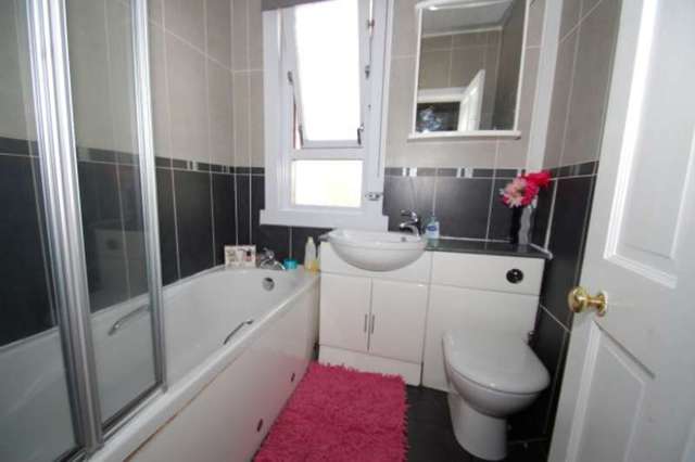  Image of 2 bedroom Flat for sale in Ashdale Drive Glasgow G52 at 234 Ashdale Drive  Glasgow, G52 1PU