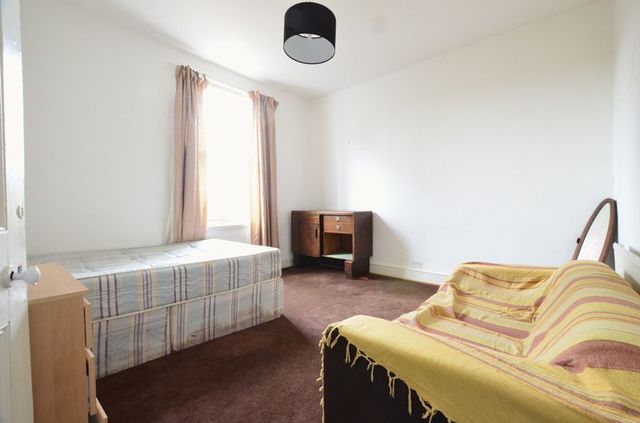  Image of 4 bedroom Terraced house to rent in Reedholm Villas London N16 at Albion Road  Newington Green, N16 9LP