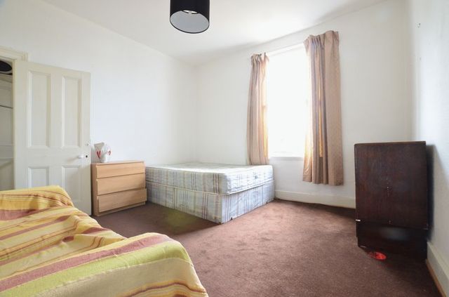  Image of 4 bedroom Terraced house to rent in Reedholm Villas London N16 at Albion Road  Newington Green, N16 9LP