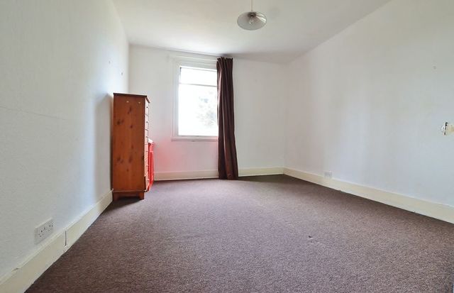  Image of 4 bedroom Terraced house to rent in Reedholm Villas London N16 at Albion Road  Newington Green, N16 9LP