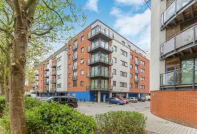  Image of 2 bedroom Flat for sale in Channel Way Ocean Village Southampton SO14 at 32 Channel Way Southampton Northam, SO14 3JA