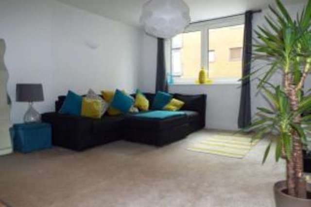  Image of 2 bedroom Flat for sale in Channel Way Ocean Village Southampton SO14 at 32 Channel Way Southampton Northam, SO14 3JA