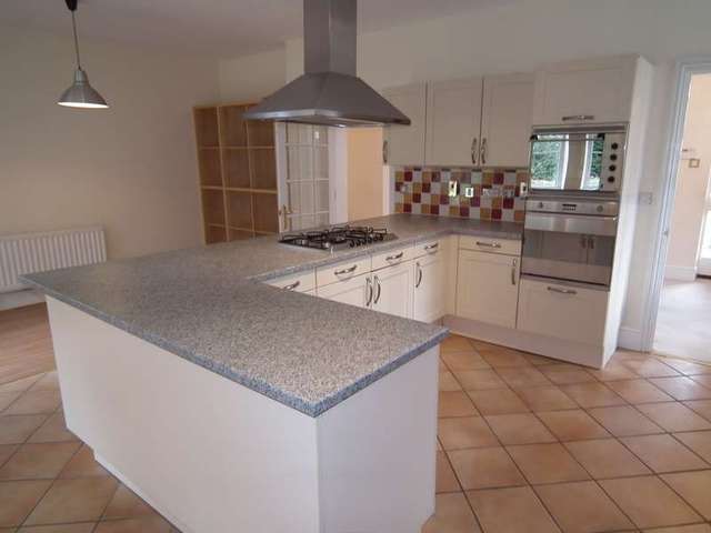  Image of 4 bedroom Detached house to rent in St. David