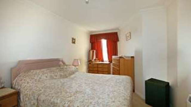  Image of 1 bedroom Retirement Property for sale in Trinity Street Fareham PO16 at 49 Trinity Street  Fareham, PO16 7SX