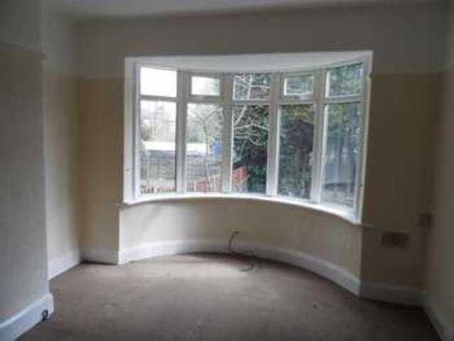  Image of 3 bedroom Property to rent in Balmoral Avenue Whitefield Manchester M45 at Balmoral Avenue Whitefield Whitefield, M45 6AY