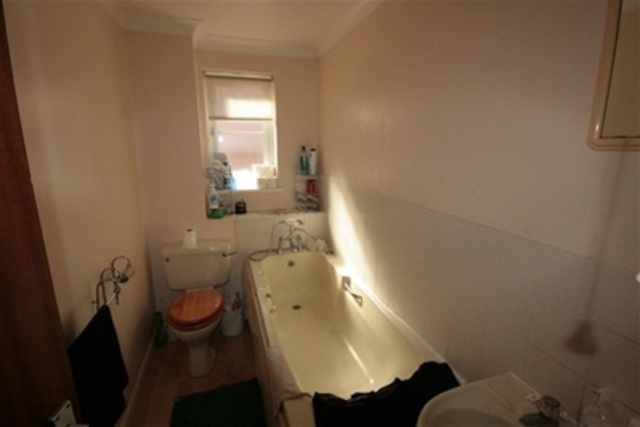  Image of 1 bedroom Flat to rent in Addington Road Reading RG1 at Reading, RG1 5PZ