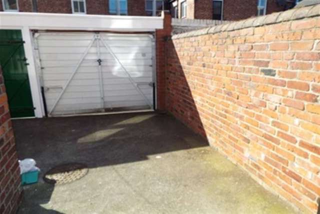  Image of 4 bedroom Terraced house to rent in Albemarle Avenue Gosforth Newcastle upon Tyne NE2 at Newcastle upon Tyne, NE2 3NQ