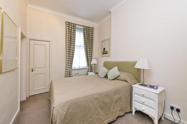  Image of 3 bedroom Flat to rent in Allen Street London W8 at Allen House  Allen Street, W8 6BH