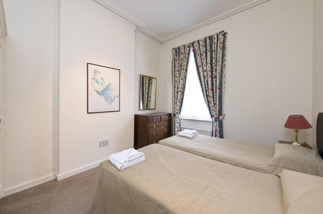  Image of 3 bedroom Flat to rent in Allen Street London W8 at Allen House  Allen Street, W8 6BH