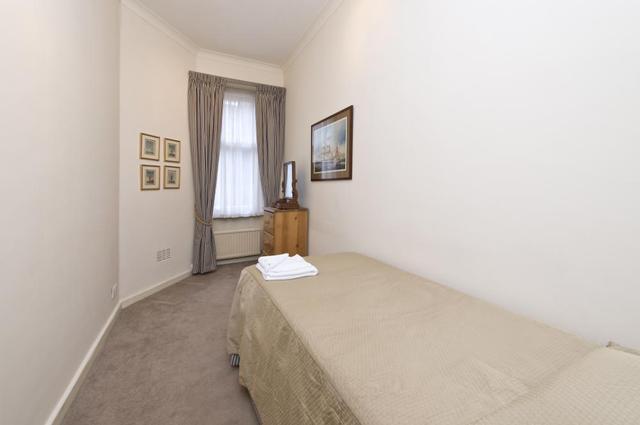  Image of 3 bedroom Flat to rent in Allen Street London W8 at Allen House  Allen Street, W8 6BH