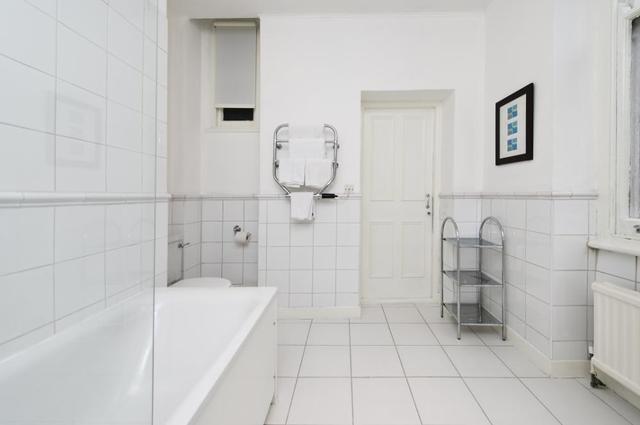  Image of 3 bedroom Flat to rent in Allen Street London W8 at Allen House  Allen Street, W8 6BH