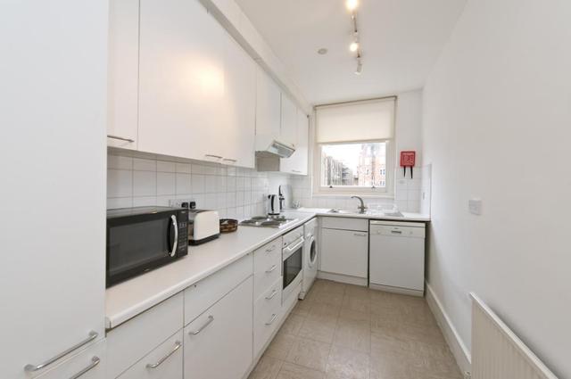  Image of 3 bedroom Flat to rent in Allen Street London W8 at Allen House  Allen Street, W8 6BH