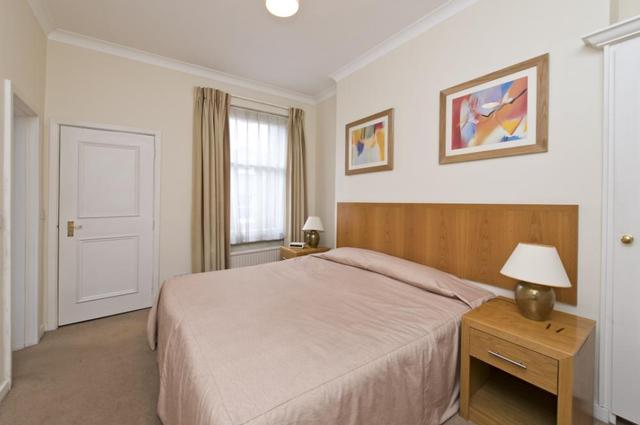  Image of 3 bedroom Flat to rent in Allen Street London W8 at Allen House  Allen Street, W8 6BH