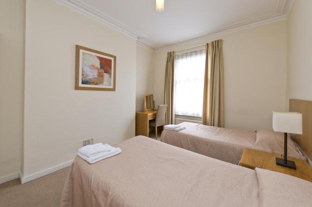  Image of 3 bedroom Flat to rent in Allen Street London W8 at Allen House  Allen Street, W8 6BH