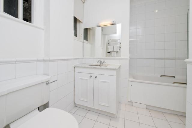  Image of 3 bedroom Flat to rent in Allen Street London W8 at Allen House  Allen Street, W8 6BH