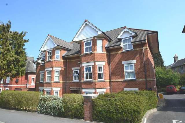  Image of 2 bedroom Flat for sale in Alumhurst Road Westbourne Bournemouth BH4 at 41 Alumhurst Road  Bournemouth, BH4 8EW