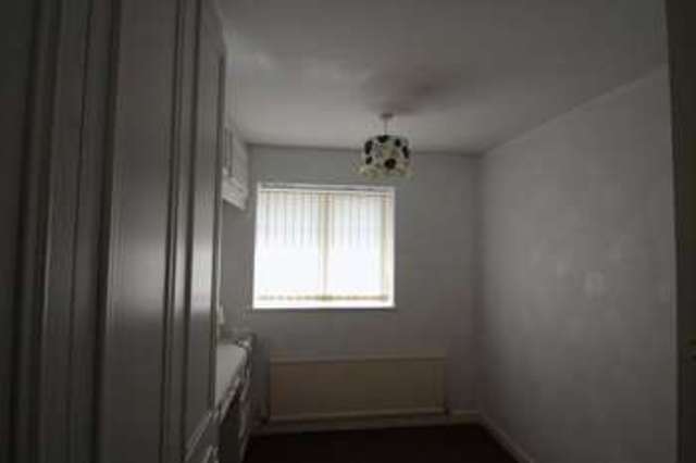  Image of 3 bedroom Semi-Detached house to rent in Augusta Close Rochdale OL12 at Augusta Close Cronkeyshaw Rochdale, OL12 6HT