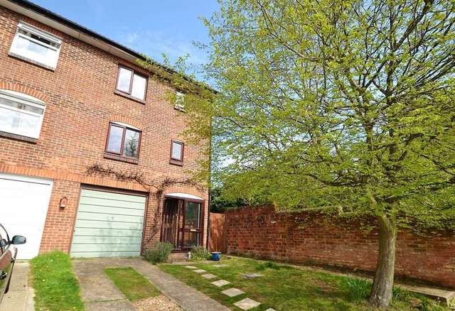  Image of 4 bedroom Terraced house for sale in Ranelagh Gardens Shirley Southampton SO15 at Southampton, SO15 2TH