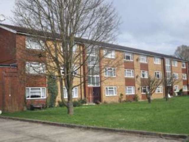  Image of 2 bedroom Flat for sale in Tonbridge Close Banstead SM7 at Banstead Surrey Woodmansterne, SM7 3JD