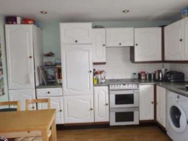  Image of 2 bedroom Flat for sale in Tonbridge Close Banstead SM7 at Banstead Surrey Woodmansterne, SM7 3JD