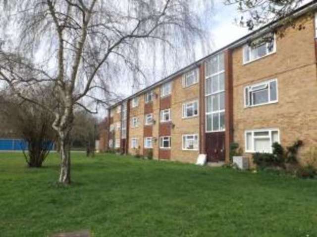  Image of 2 bedroom Flat for sale in Tonbridge Close Banstead SM7 at Banstead Surrey Woodmansterne, SM7 3JD