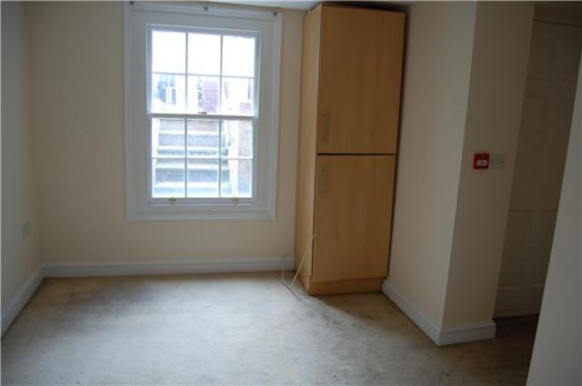  Image of 1 bedroom Flat to rent in London Road Charlton Kings Cheltenham GL52 at Gloucestershire, GL52 6HL