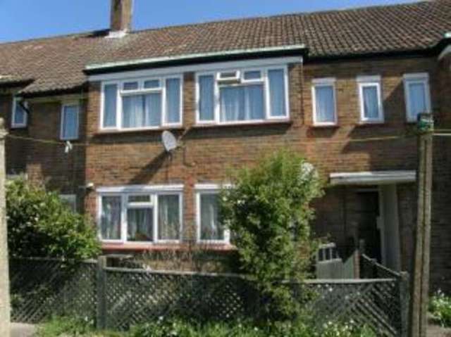 Image of 2 bedroom Flat for sale in Basing Way London N3 at Finchley  Finchley, N3 3BP