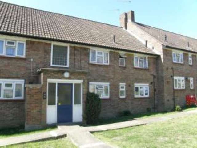  Image of 2 bedroom Flat for sale in Basing Way London N3 at Finchley  Finchley, N3 3BP