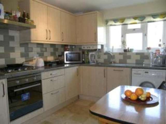  Image of 2 bedroom Flat for sale in Basing Way London N3 at Finchley  Finchley, N3 3BP