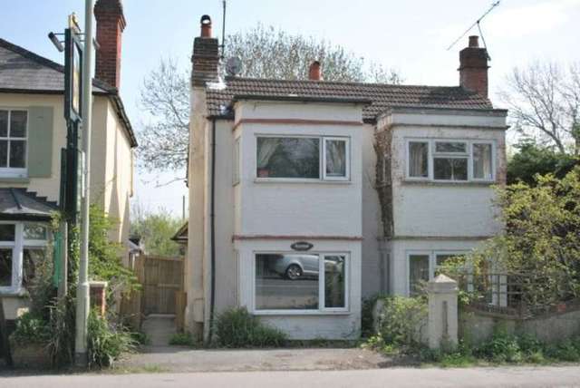  Image of 2 bedroom Semi-Detached house for sale in Basingstoke Road Spencers Wood Reading RG7 at Basingstoke Road  Reading, RG7 1AE