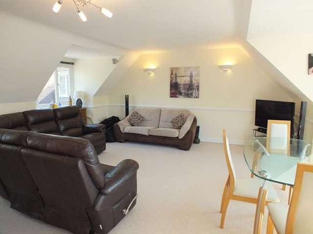  Image of 2 bedroom Flat to rent in Bassett Green Road Southampton SO16 at Bassett 200 Bassett Green Road Southampton, SO16 3EU
