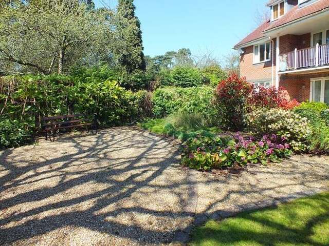  Image of 2 bedroom Flat to rent in Bassett Green Road Southampton SO16 at Bassett 200 Bassett Green Road Southampton, SO16 3EU