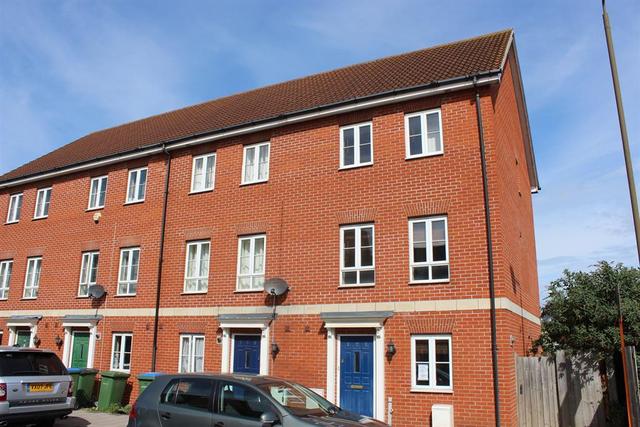  Image of 3 bedroom End of Terrace for sale in Battery Road London SE28 at West Thamesmead London Thamesmead, SE28 0JN