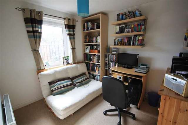  Image of 3 bedroom Town House for sale in Battle Square Reading RG30 at Reading, RG30 1AL