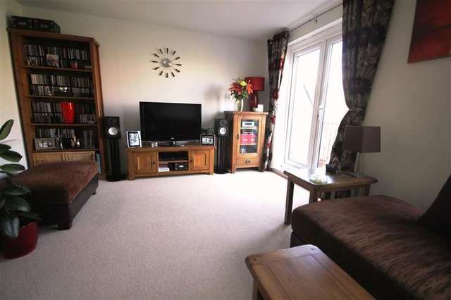  Image of 3 bedroom Town House for sale in Battle Square Reading RG30 at Reading, RG30 1AL