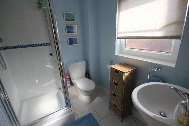  Image of 3 bedroom Town House for sale in Battle Square Reading RG30 at Reading, RG30 1AL