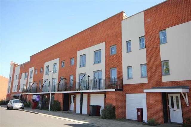  Image of 3 bedroom Town House for sale in Battle Square Reading RG30 at Reading, RG30 1AL