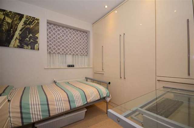  Image of 3 bedroom Ground Flat for sale in Bean Road Greenhithe DA9 at Greenhithe Kent Greenhithe, DA9 9JB