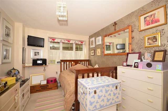  Image of 3 bedroom Ground Flat for sale in Bean Road Greenhithe DA9 at Greenhithe Kent Greenhithe, DA9 9JB