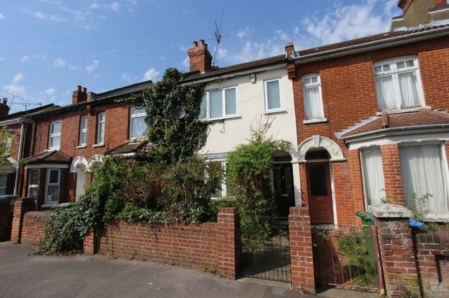  Image of 3 bedroom Terraced house to rent in Ampthill Road Southampton SO15 at Ampthill Road  Southampton, SO15 8LN
